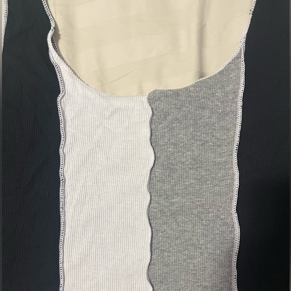 Hollister Must-Have Collection Cropped Tank Top - Picture 3 of 4